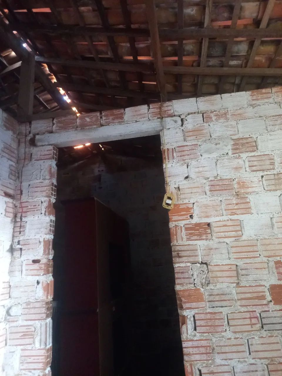Alugo casa 