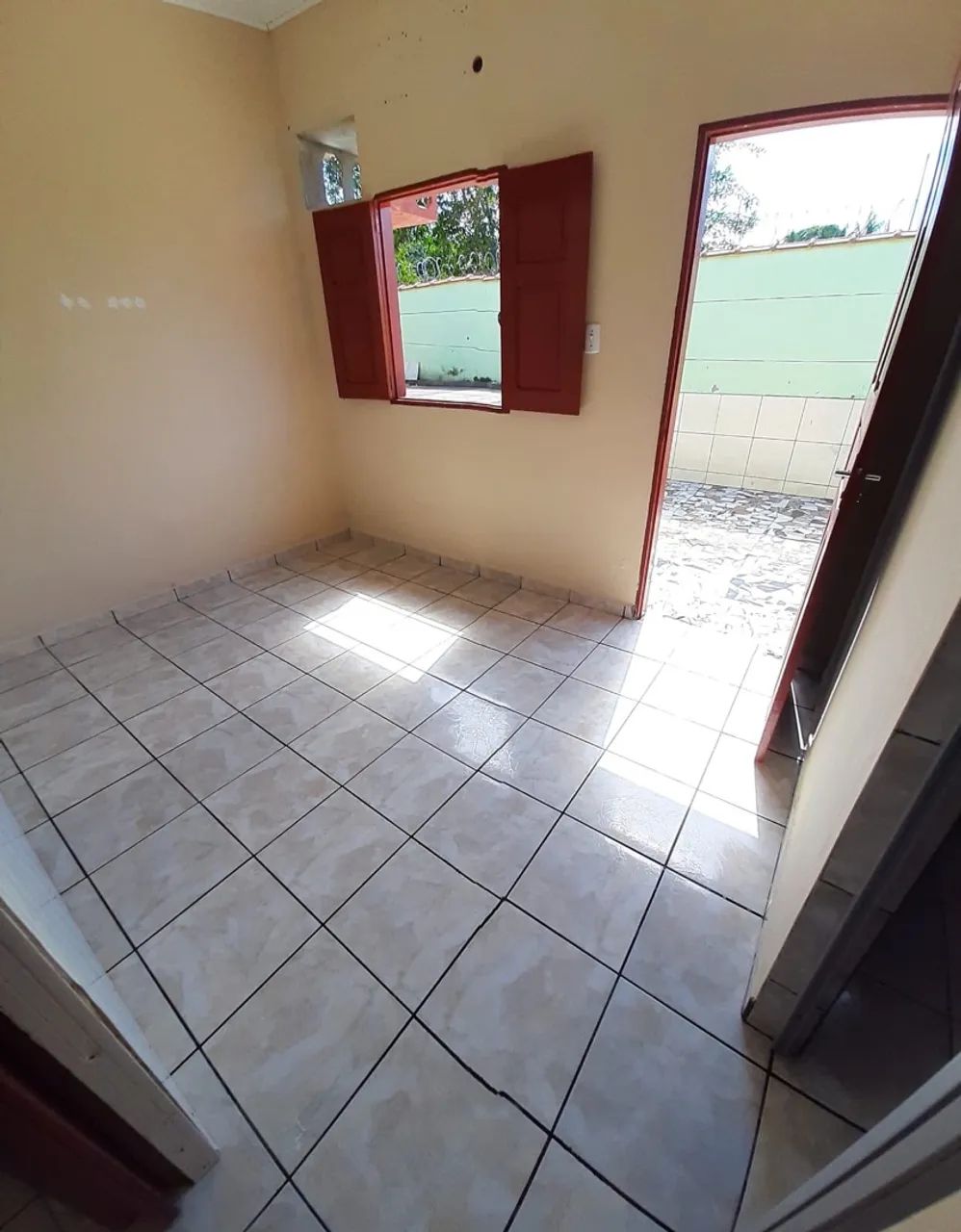 Alugo apartamento na nova estação 