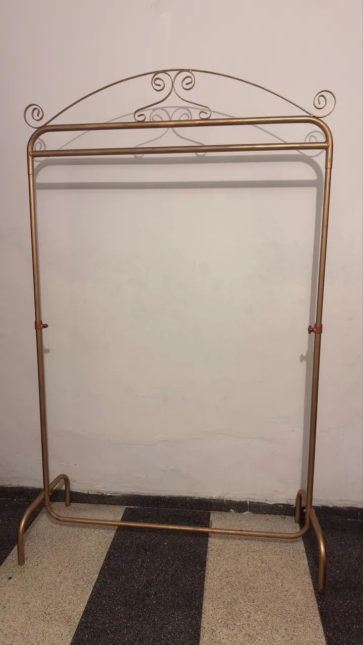 Arara de chão pra loja ou quarto - Foto 4