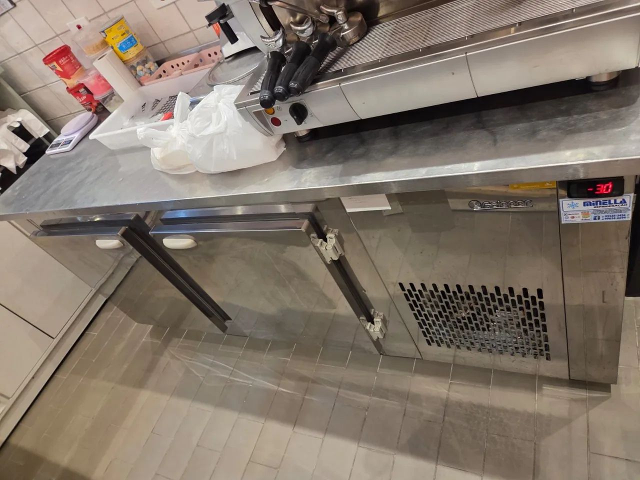 Móveis e Equipamentos Cafeteria/Doceria - Foto 4