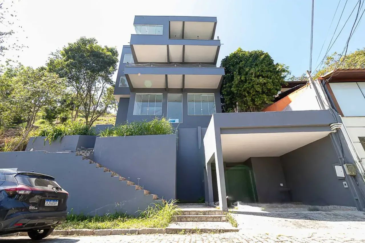 Casa à Venda com 4 dormitórios, sendo 4 suítes, 436m². - Foto 2
