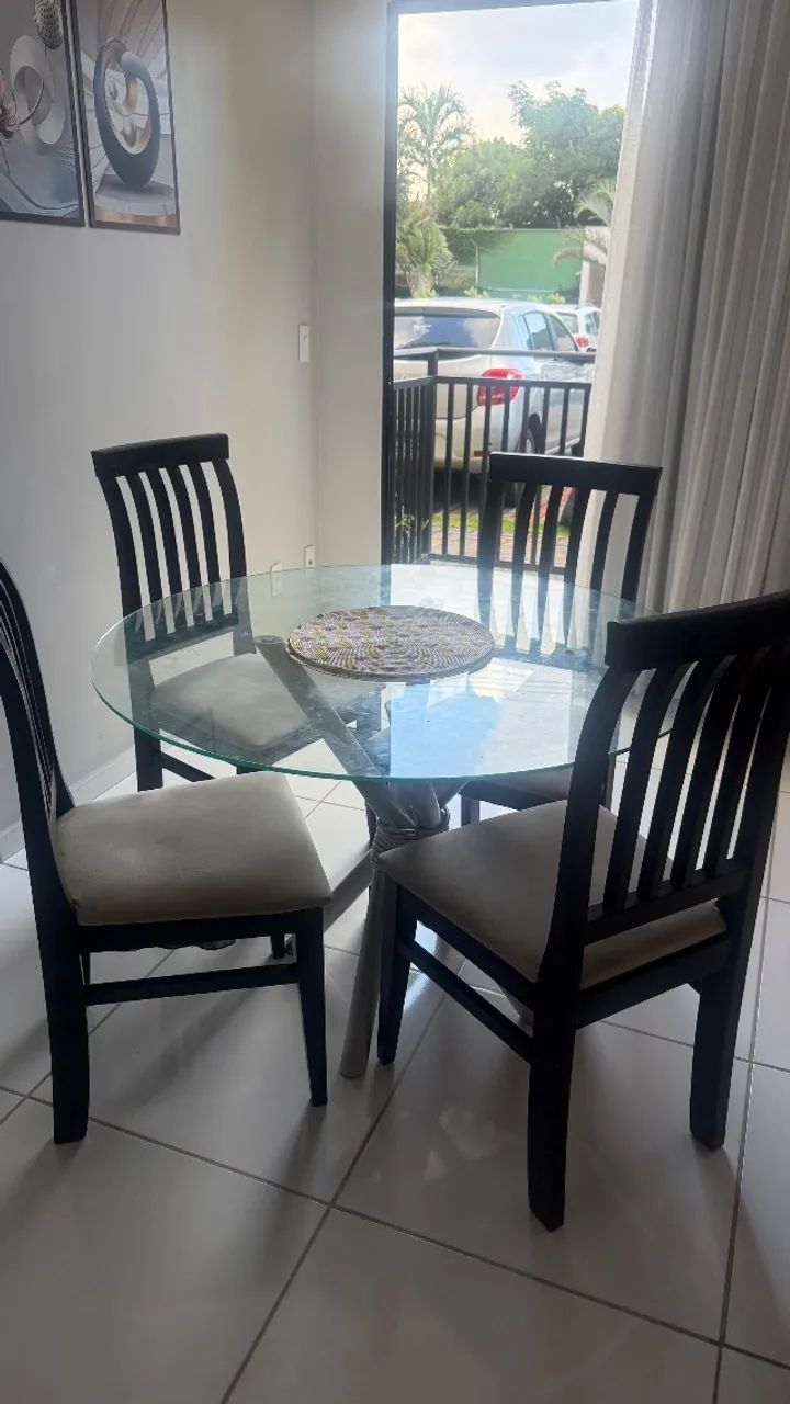 Vendo rack seminovo e mesa da Jacaúna as cadeiras em madeiras  - Foto 3
