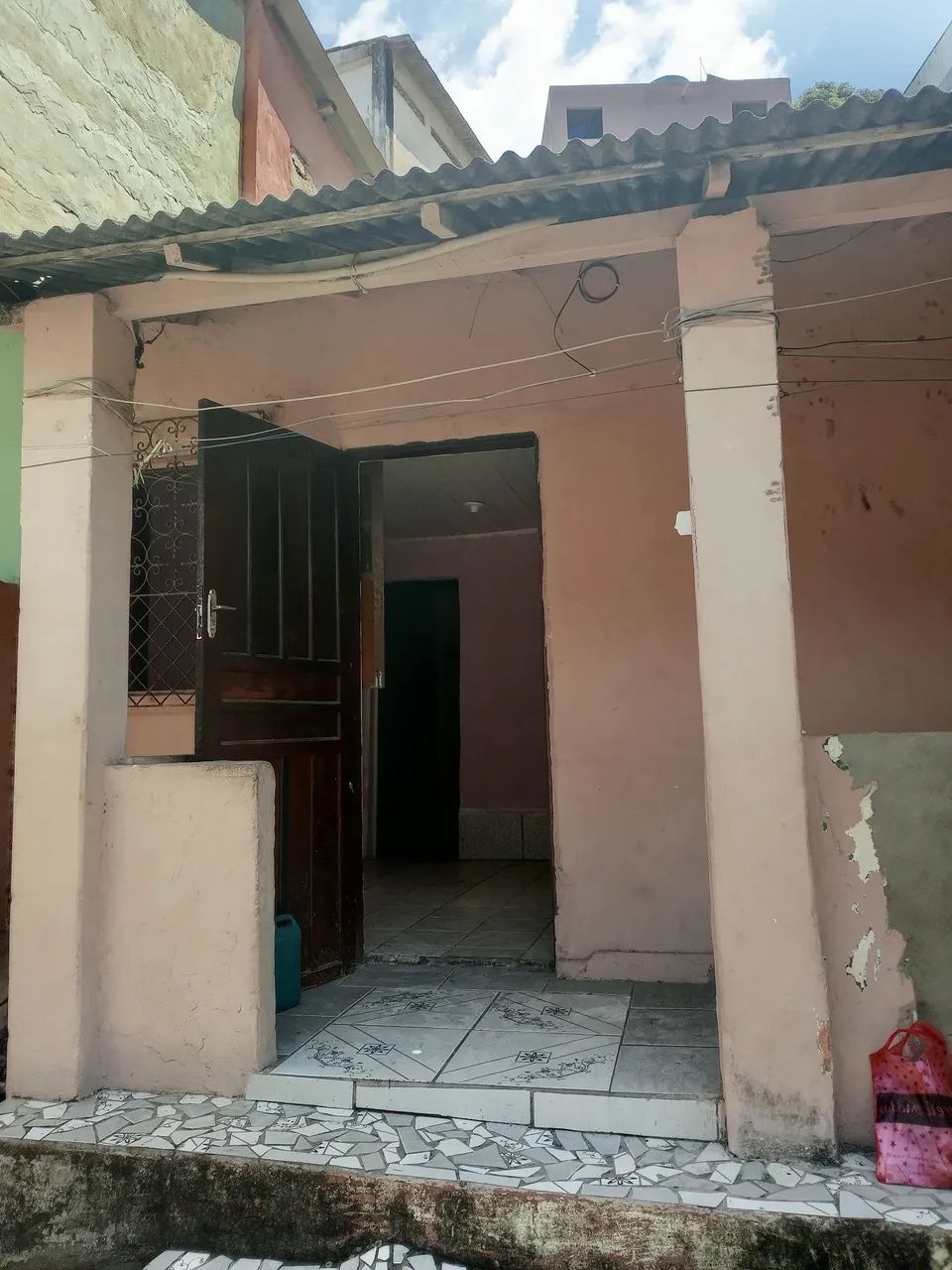 Vende - se casa  em caratoira 