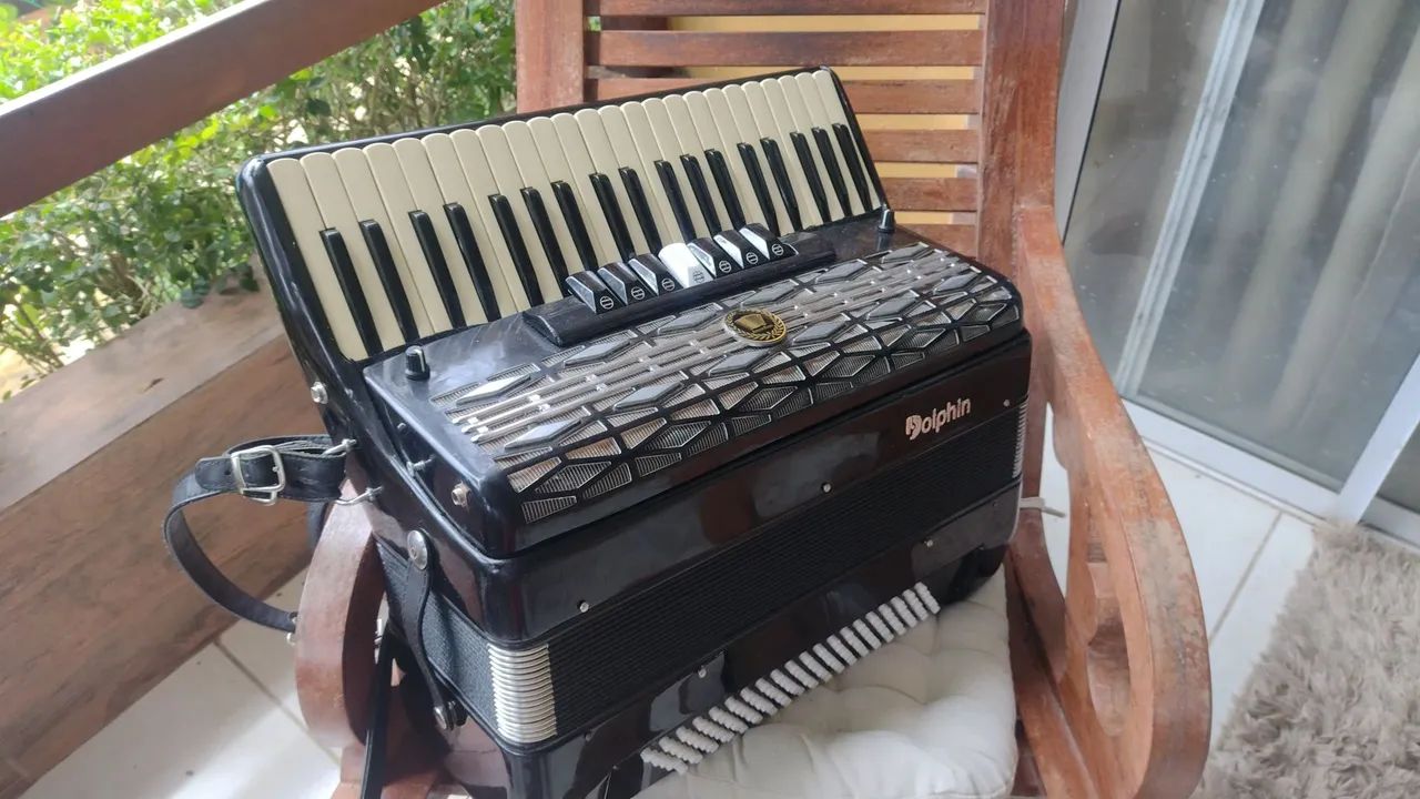 ACORDEON DOLPHIN 120 BAIXOS AFINADA E NOVA DEMAIS  - Foto 4