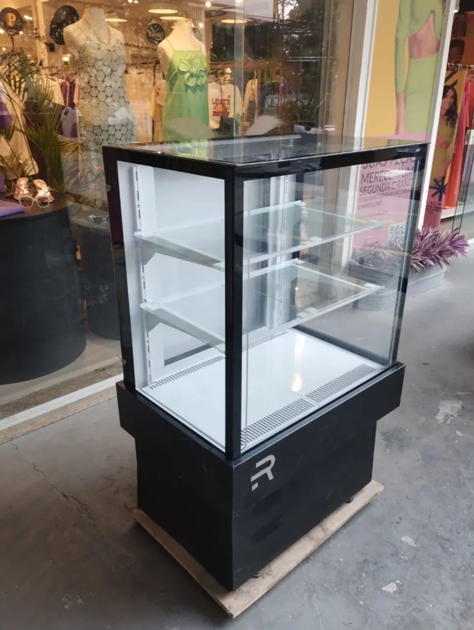 Vitrine Refrigerada - Vanguard Plus - Foto 2