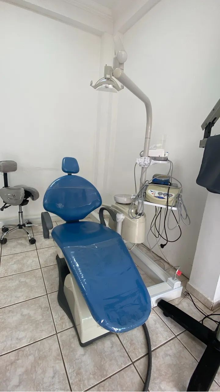 Cadeira de dentista semi nova 