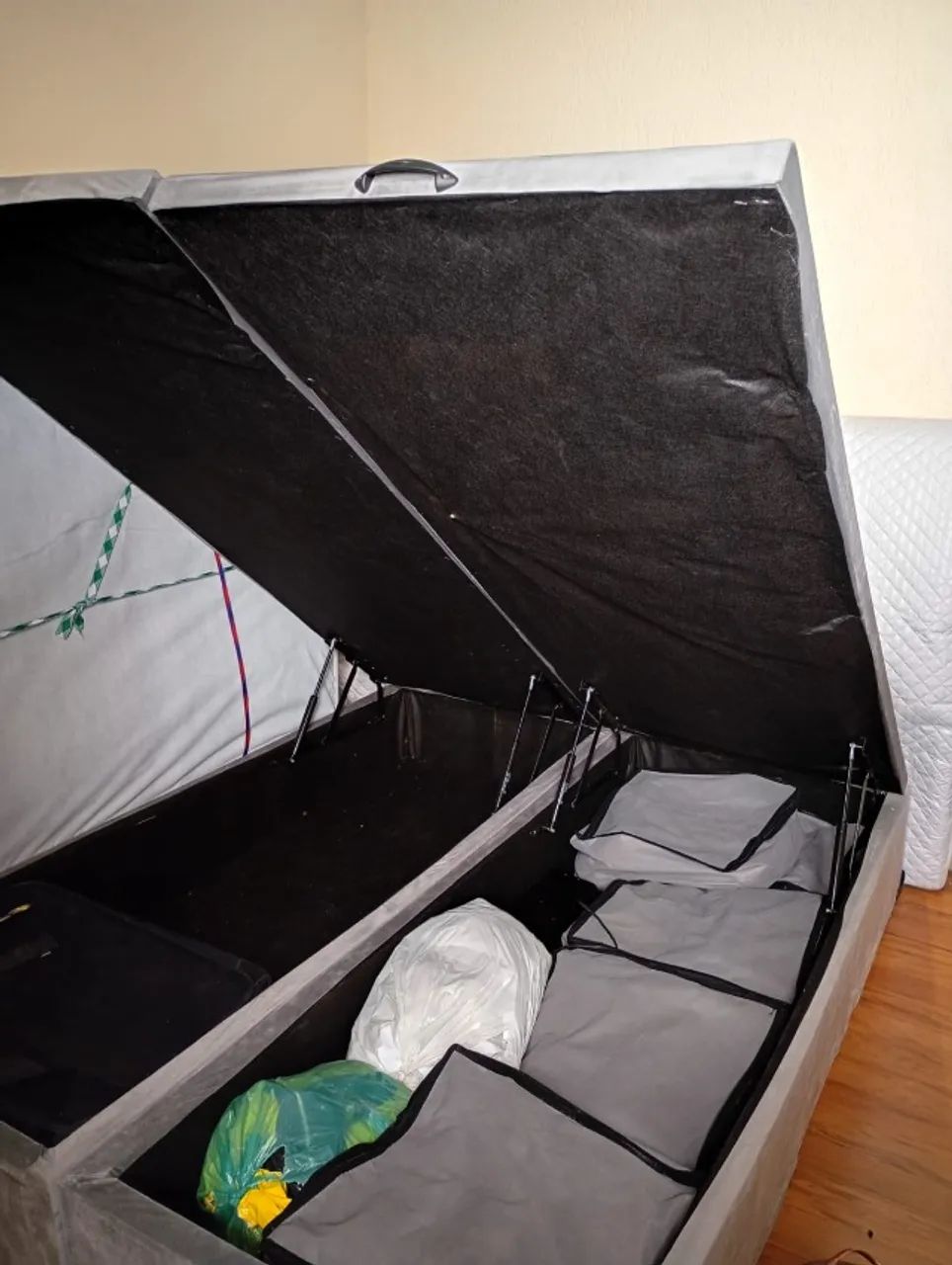 Cama box Bau casal completa com colchão 