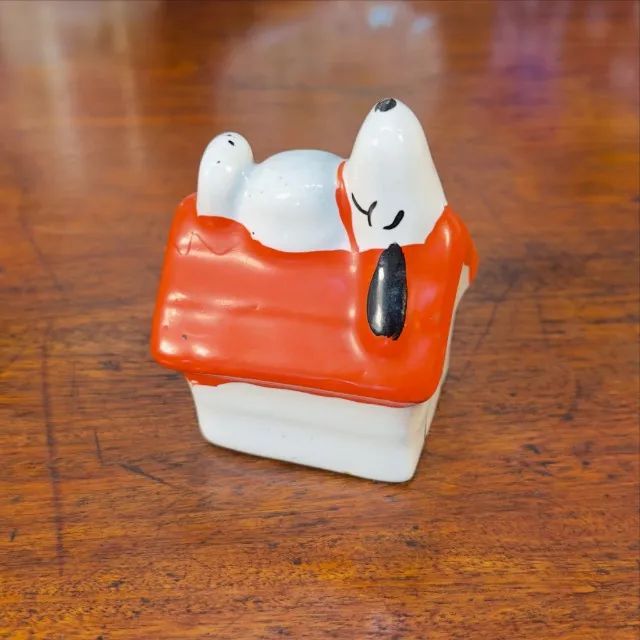 Bibelô Snoopy em Porcelana. - Foto 2