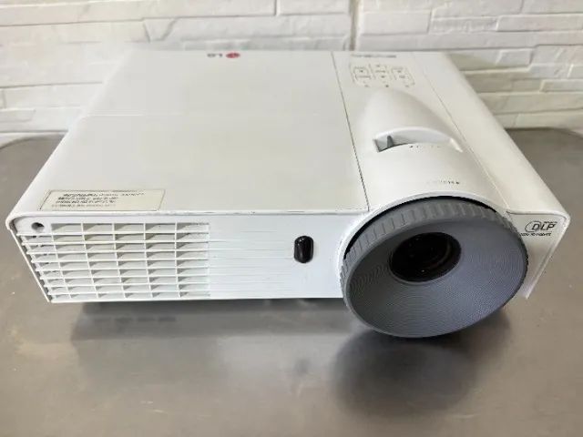 Projetor LG BE-320-SE entrada VGA 
