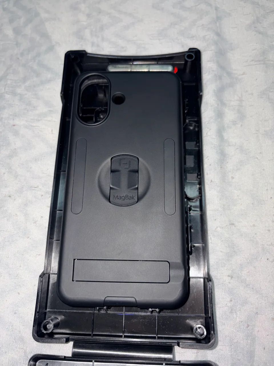 Capa Iphone 17 Magbak Preto