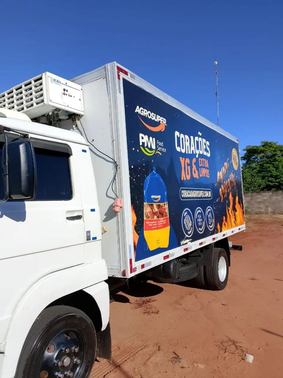 Caminhão baú refrigerado - Foto 3