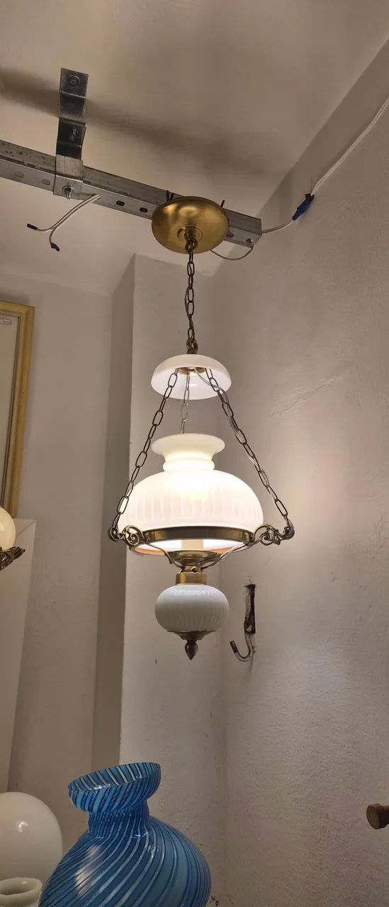 Lustre em opalina Medindo 73cm x 23,5cm