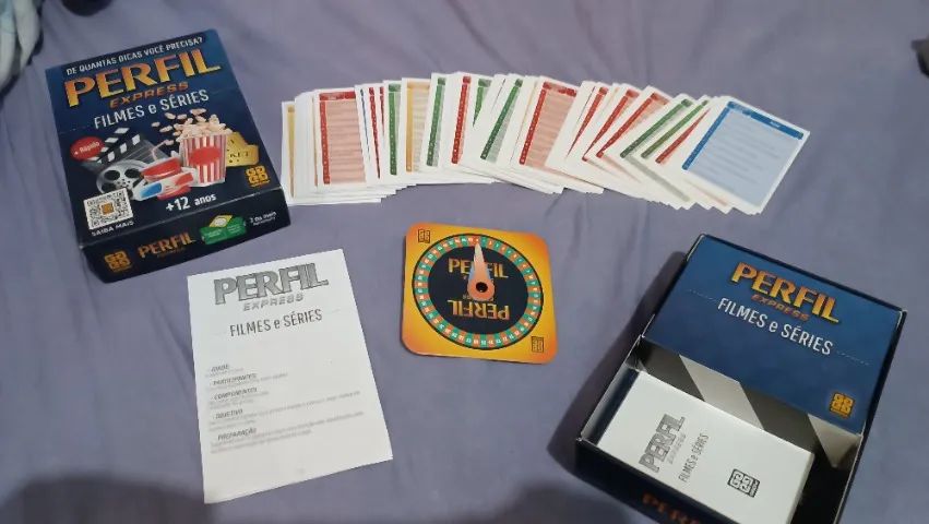 Jogo de cartas PERFIL EXPRESS, FILMES E SERIES, Completo e com manual!!!!! - Foto 2