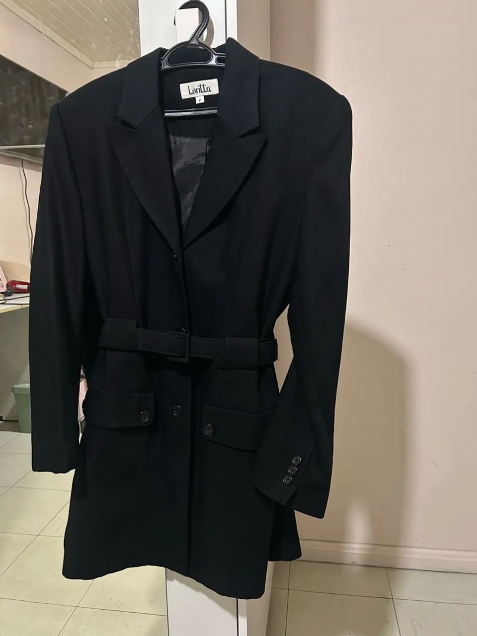Casaco Sobretudo Preto Elegante com Cinto 