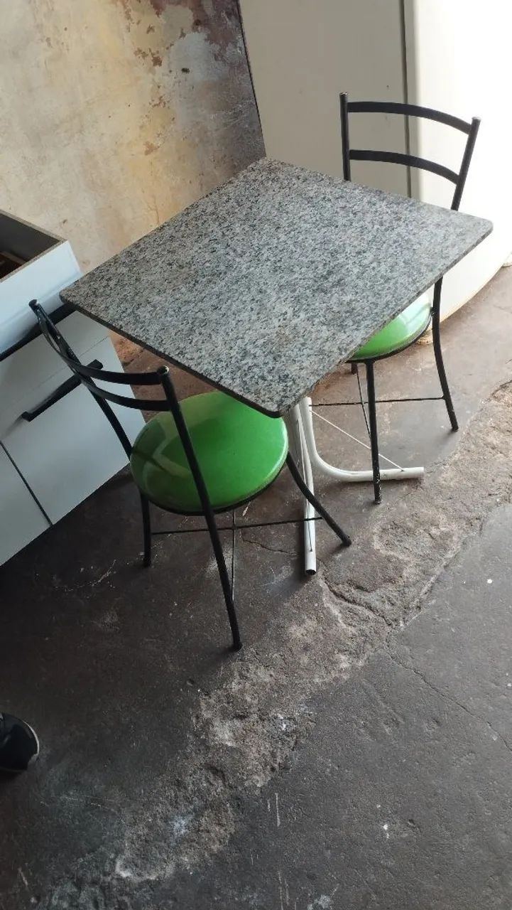 Mesa de mármore com 2 cadeiras  - Foto 4