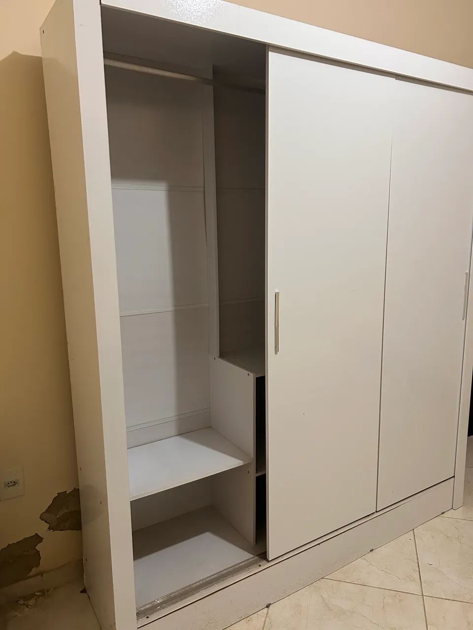 Guarda-Roupa Branco 3 Portas de Correr com Espelho - Ótimo Estado - Foto 3
