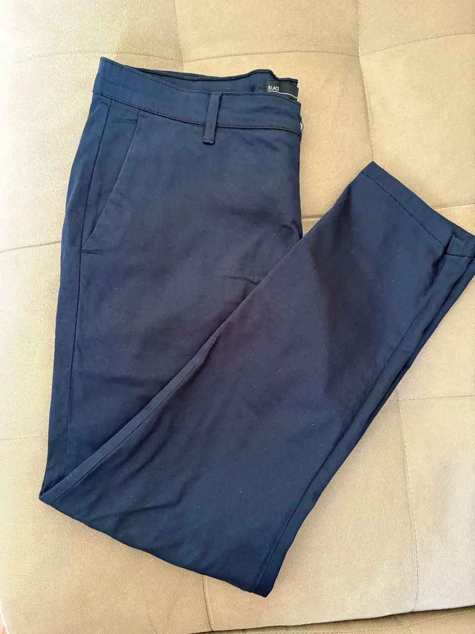 Roupas sobre novas calças de sarja e camisa oversized  - Foto 2