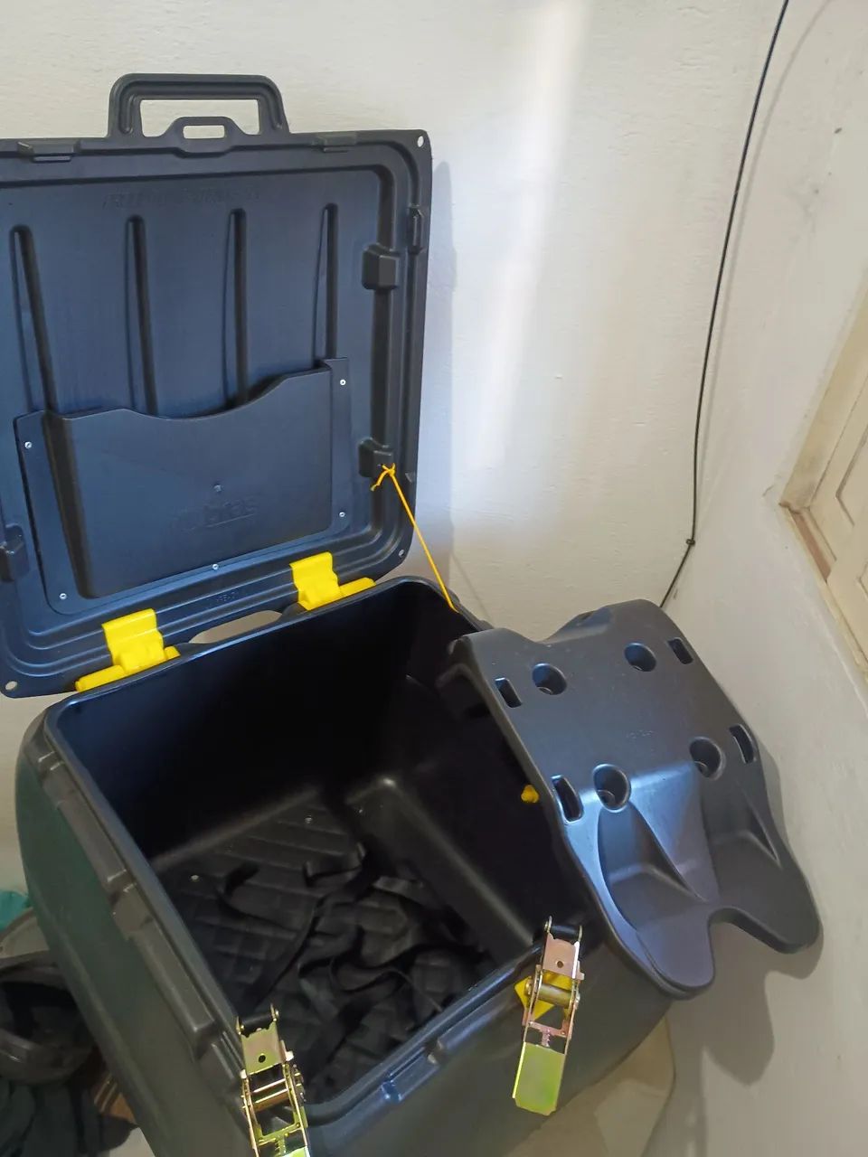 Caixa Baú 140 Litros Com Suporte Universal