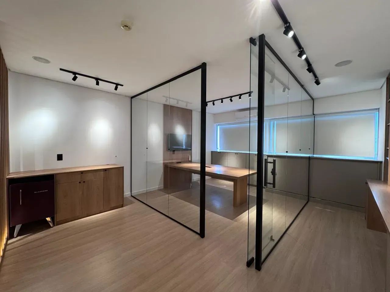 Sala nova, mobiliada, disponível para locação - Foto 3