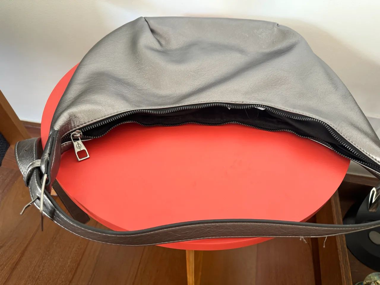 Bolsa metalizada Stradivarius  - Foto 5