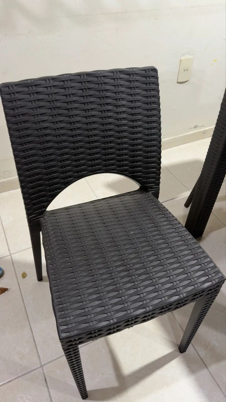 Conjunto de mesa com 4 cadeiras mais 2 bancos área externa marca PLASÚTIL   - Foto 3