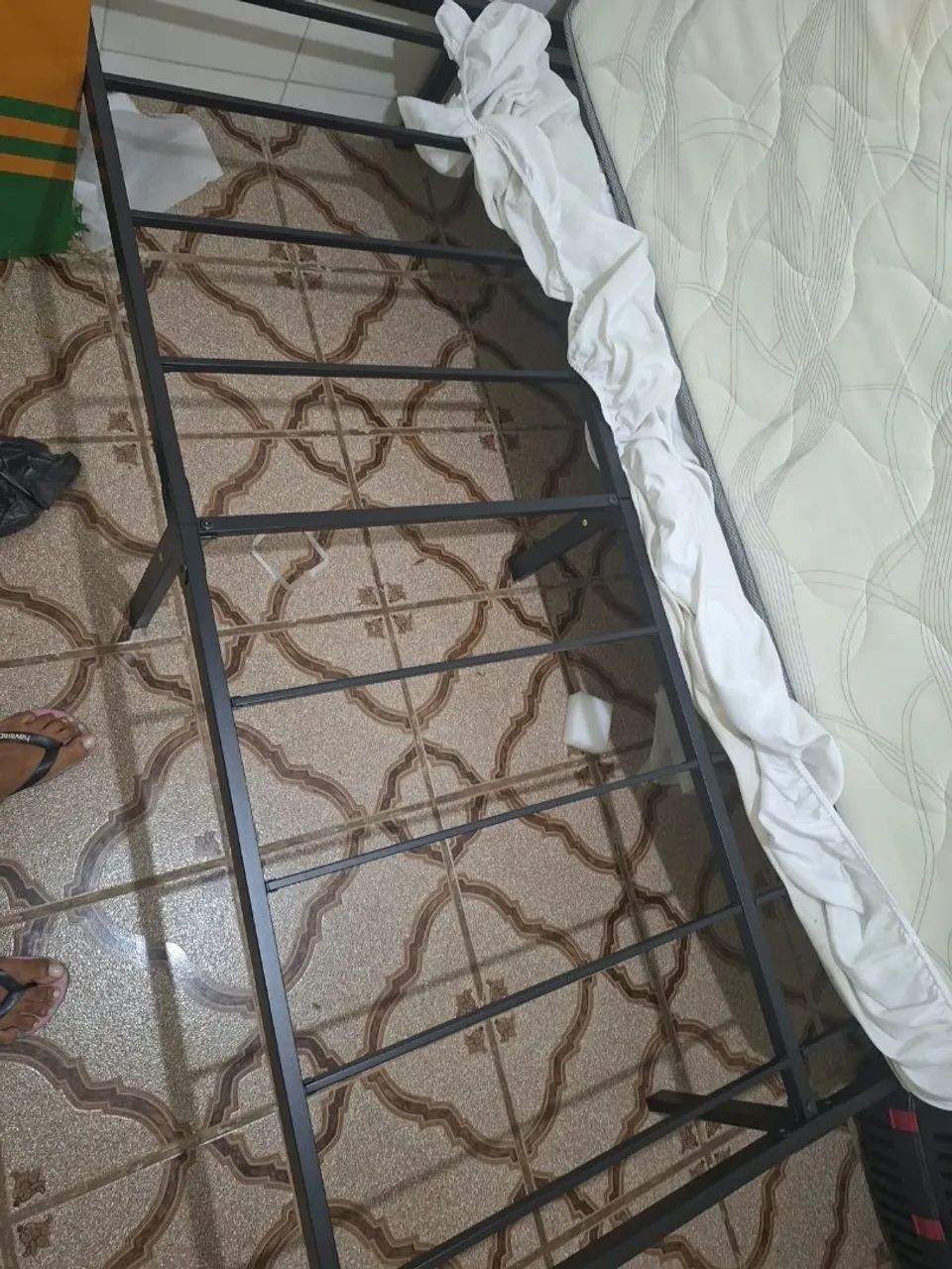 Vendo Eletrônicos, Geladeira e Cama de Ferro com Colchão  - Foto 2