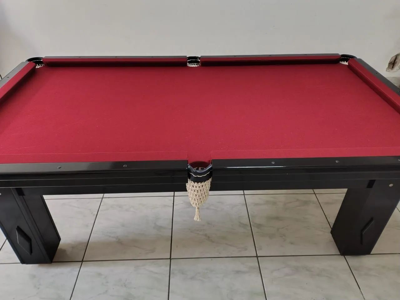 Mesa de Sinuca semi nova 2,20 x 1,20 com 4 tacos, um jogo de bolas e capa protetora  - Foto 3