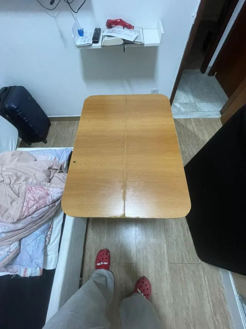Mesa dobrável de madeira 