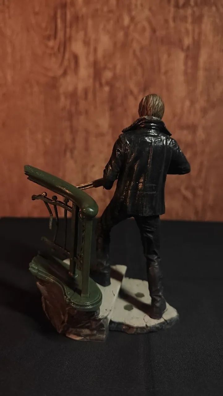 Figure Leon Kennedy RE9 1:12 - Foto 2
