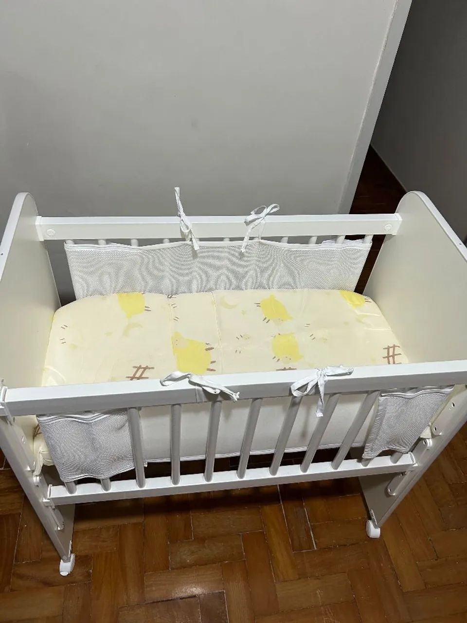 Mini berço com colchão  - Foto 2