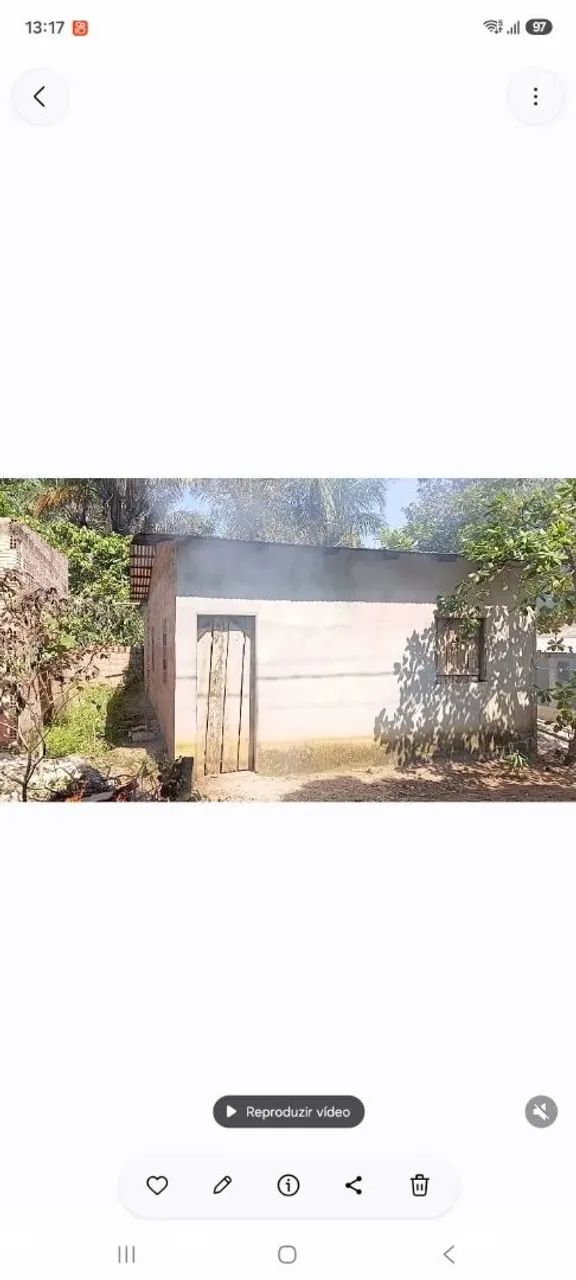 VENDE-SE ESTA CASA 