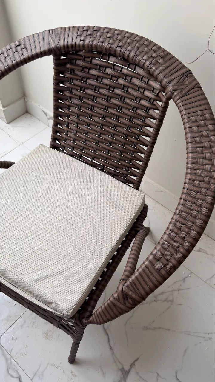 Jogo  da mesa e cadeiras