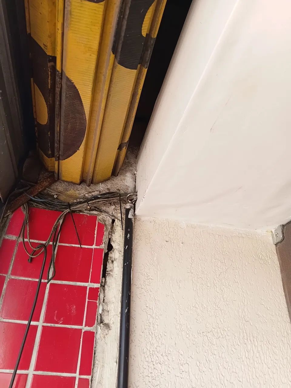 Manutenção e reparos de portas automáticas  de enrolar  - Foto 4