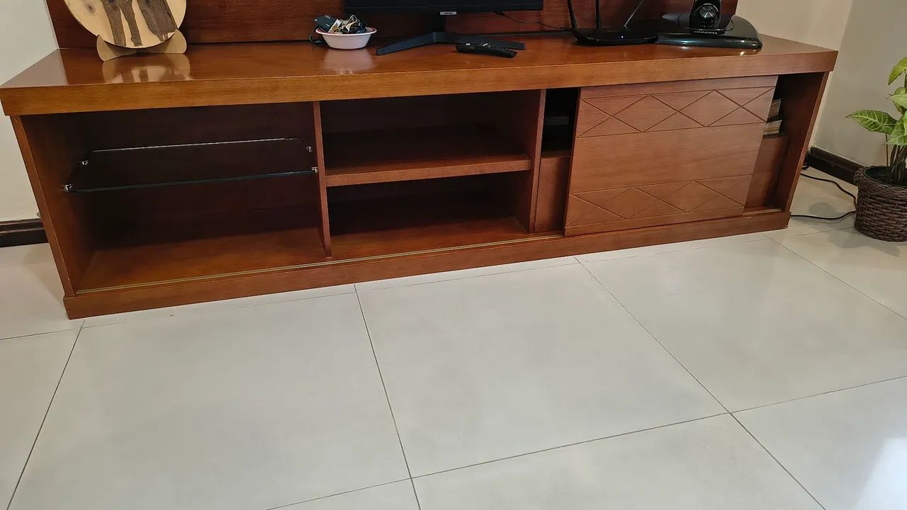 Rack com painel em madeira muito conservado  - Foto 4