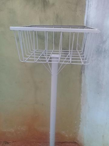 Vende-se uma lixeira