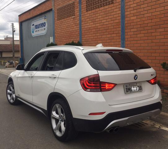 BMW X1 2.0 sDrive 20i 2013 c/teto - Foto 2