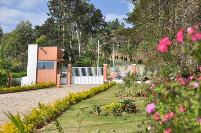 Lote com 2.418m² em condomínio em aracê, pedra azul