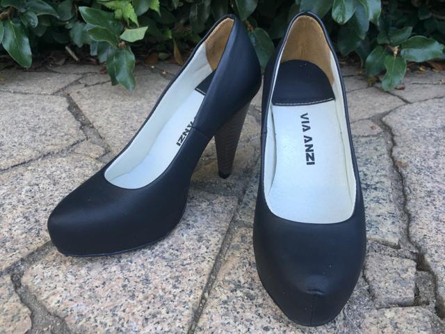 Sapato preto salto alto 33 (novo)