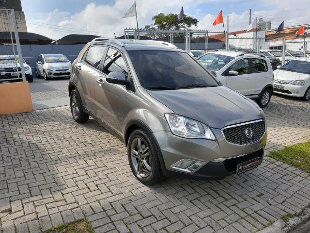Korando 2.0 diesel aut 4x4 com teto - Foto 3