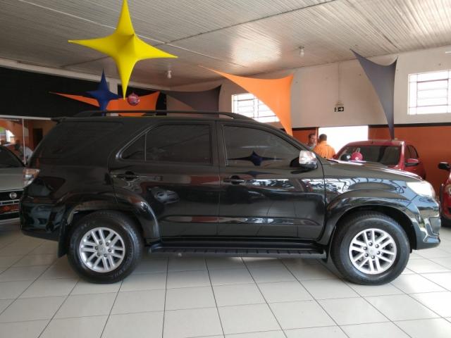 TOYOTA HILUX SW4 SRV D4-D 4X4 3.0 TDI DIES. AUT - Foto 4