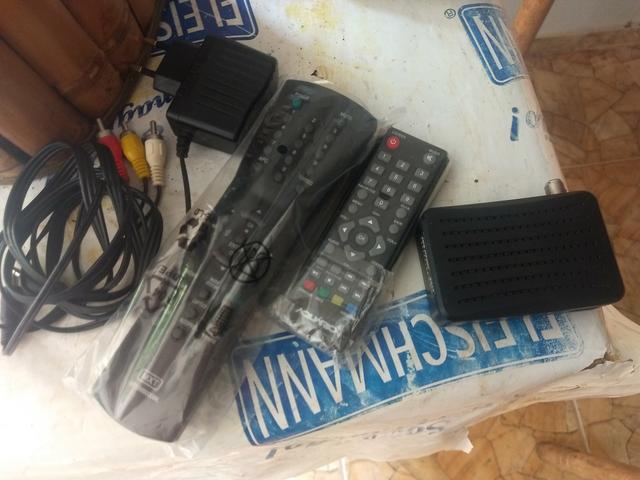Vendo TVs tubo c/ suporte e conversor