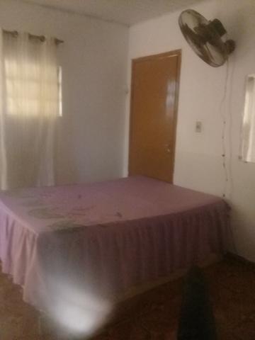 Alugo quarto mobiliado para homens
