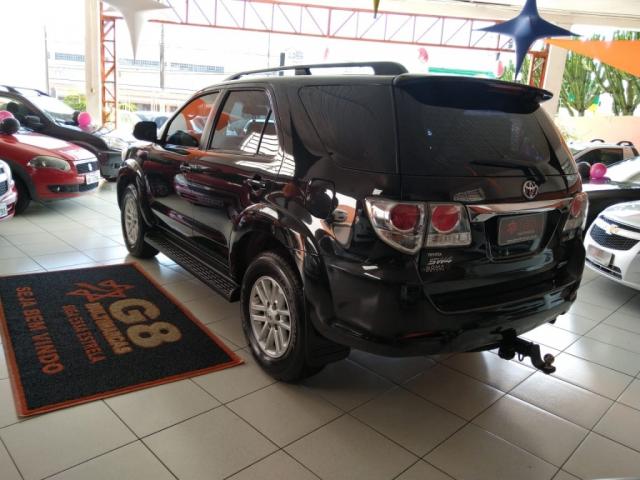 TOYOTA HILUX SW4 SRV D4-D 4X4 3.0 TDI DIES. AUT - Foto 7