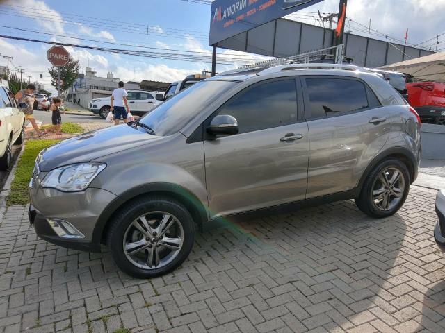 Korando 2.0 diesel aut 4x4 com teto - Foto 5