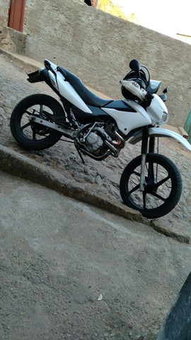 MOTO HONDA BROSS