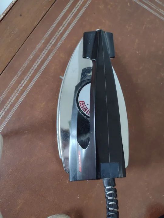 Ferro de Passar Roupa Antigo Philips voltagem 220 - Foto 6