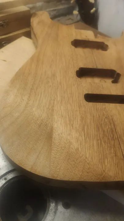 Corpos de Guitarras e Baixos