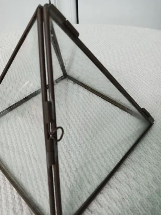  Pirâmide de vidro e metal - Foto 2