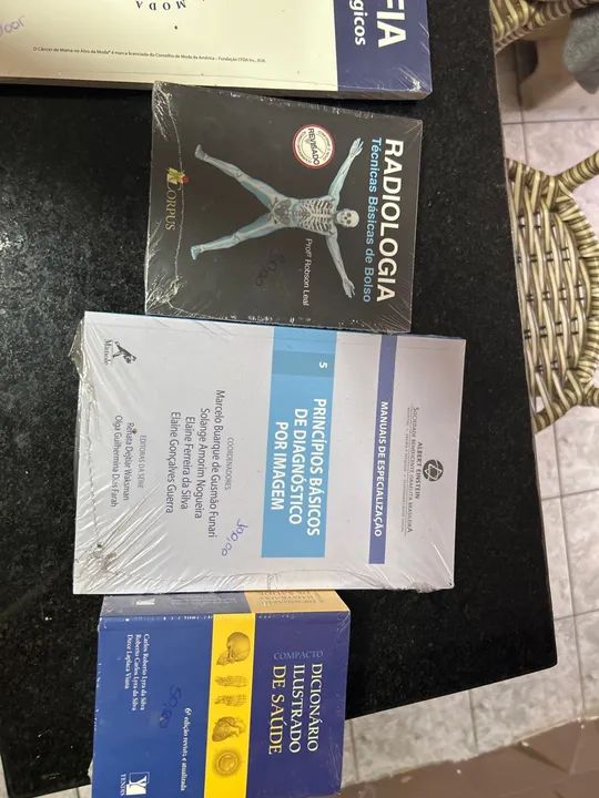 Vendo livros novos um kit com 9 livros, por apenas 500,00