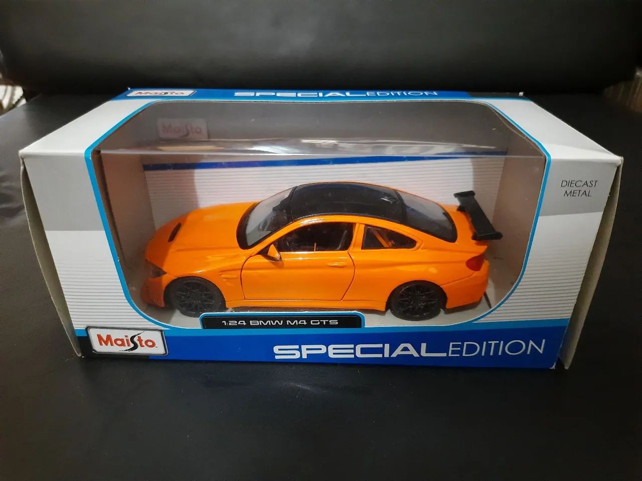 Miniatura BMW M4 Gts Laranja Maisto 1/24.